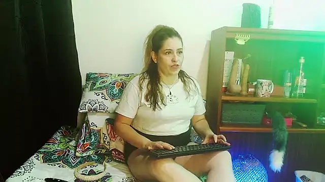 dayan hanks online show from April 2026 11:08:02 PM