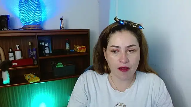 dayan hanks online show from April 2026 02:03:02 AM