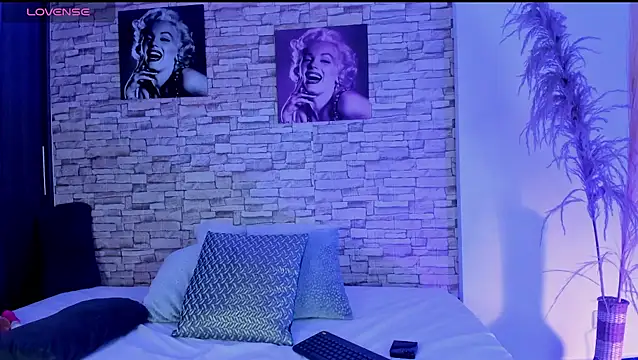 sofiaalarson online show from January 2026 11:13:01 AM