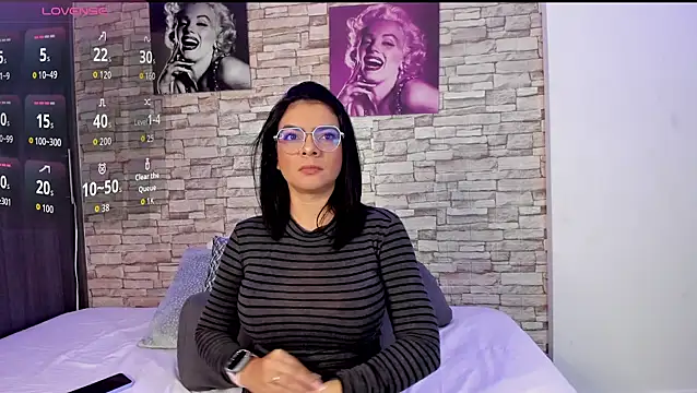 sofiaalarson online show from January 2026 11:03:01 AM