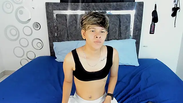 Lily and Lina online show from November 2025 12:15:02 PM