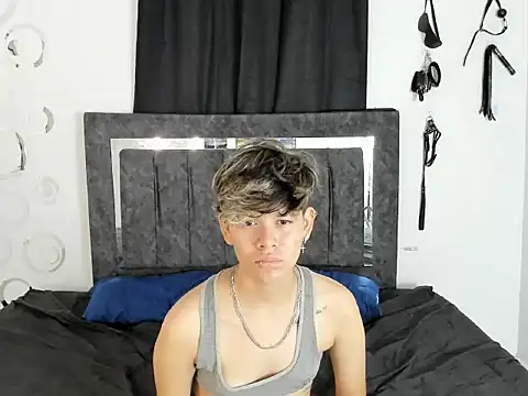 Snapshot of Lily_and_Lina chatting on November 2025 12:42:01 PM Lily and Lina online show from November 2025 12:42:01 PM