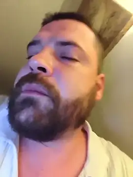 Snapshot of tomluckies chatting on November 2025 05:00:02 AM tomluckies online show from November 2025 05:00:02 AM