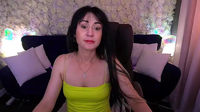 CarolinaaFoxyyy online show from June 2026 12:46:01 PM