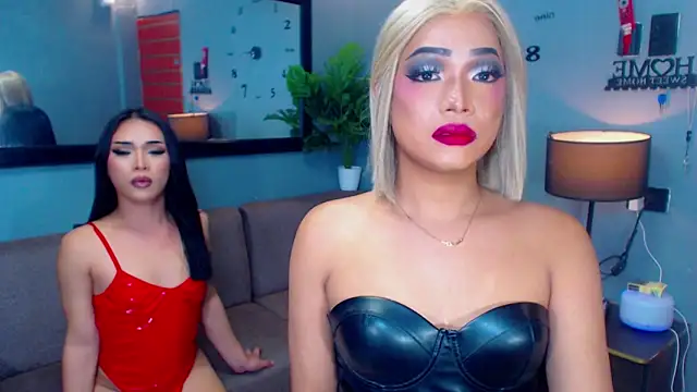 Snapshot of SavageSisters chatting on November 2025 03:16:02 PM SavageSisters online show from November 2025 03:16:02 PM