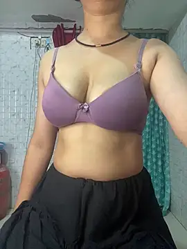 Snapshot of Red_Queen_11 chatting on July 2026 03:28:01 AM Red Queen 11 online show from July 2026 03:28:01 AM