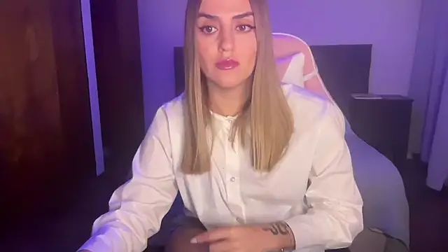 Snapshot of MiaGlows chatting on November 2025 12:55:01 AM MiaGlows online show from November 2025 12:55:01 AM