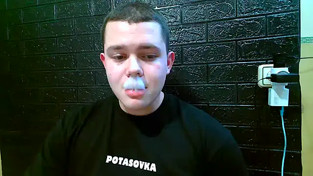 CuteButNaughty  online show from December 2025 08:31:01 PM