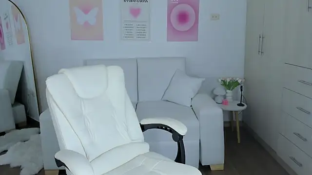 Miaafoxy online show from November 2025 05:55:01 AM