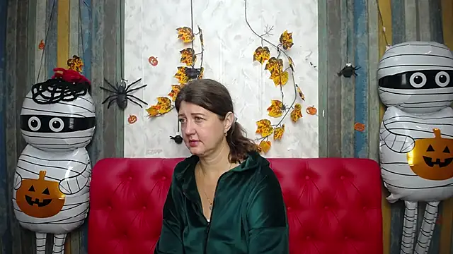 Snapshot of RoseHille chatting on November 2025 10:41:01 AM RoseHille online show from November 2025 10:41:01 AM