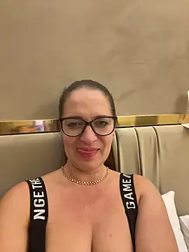 Milana8263 online show from December 2025 06:34:02 PM