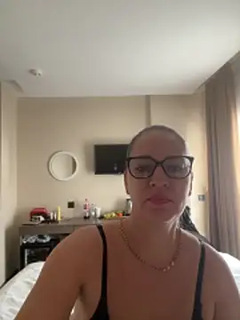 Milana8263 online show from December 2025 07:00:01 AM