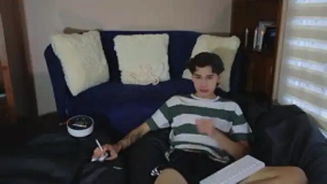 Snapshot of Derekswan chatting on December 2025 10:02:01 PM Derekswan online show from December 2025 10:02:01 PM