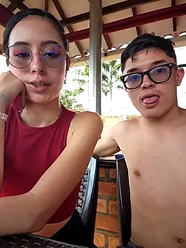 Snapshot of SAMANTHA_AND_PETER chatting on November 2025 08:20:01 PM SAMANTHA AND PETER online show from November 2025 08:20:01 PM