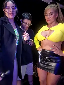 Snapshot of SAMANTHA_AND_PETER chatting on November 2025 01:15:01 AM SAMANTHA AND PETER online show from November 2025 01:15:01 AM