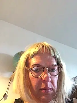 simone xdressing online show from April 2026 06:00:01 PM