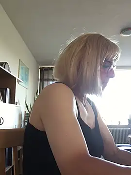 Snapshot of simone_xdressing chatting on July 2026 06:19:02 PM simone xdressing online show from July 2026 06:19:02 PM
