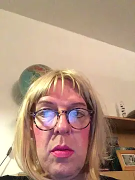 Snapshot of simone_xdressing chatting on January 2025 12:49:01 AM simone xdressing online show from January 2025 12:49:01 AM