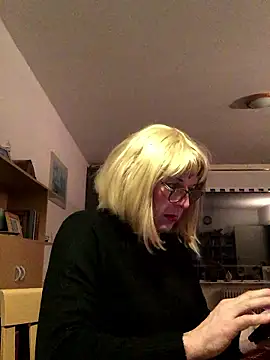 simone xdressing online show from January 2026 01:20:01 AM