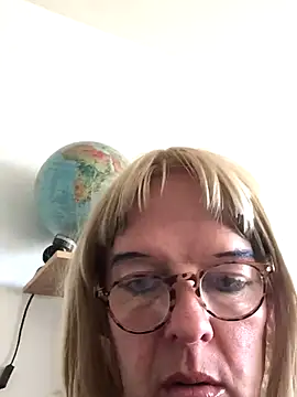 Snapshot of simone_xdressing chatting on September 2025 08:59:01 AM simone xdressing online show from September 2025 08:59:01 AM