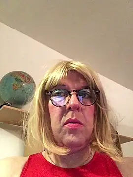 Snapshot of simone_xdressing chatting on February 2025 12:30:02 AM simone xdressing online show from February 2025 12:30:02 AM