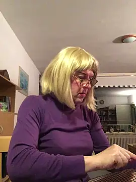 Snapshot of simone_xdressing chatting on November 2025 12:37:01 AM simone xdressing online show from November 2025 12:37:01 AM