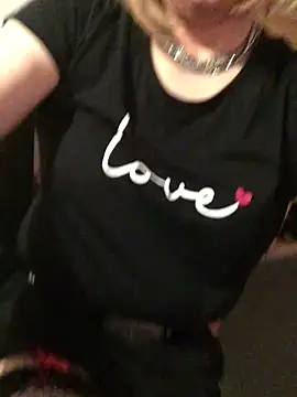 Snapshot of simone_xdressing chatting on September 2025 11:23:01 PM simone xdressing online show from September 2025 11:23:01 PM