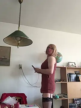 Snapshot of simone_xdressing chatting on February 2025 10:02:02 AM simone xdressing online show from February 2025 10:02:02 AM