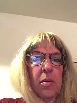 Snapshot of simone_xdressing chatting on May 2026 12:07:02 AM simone xdressing online show from May 2026 12:07:02 AM
