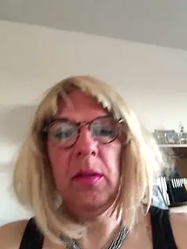 simone xdressing online show from April 2026 06:25:01 PM