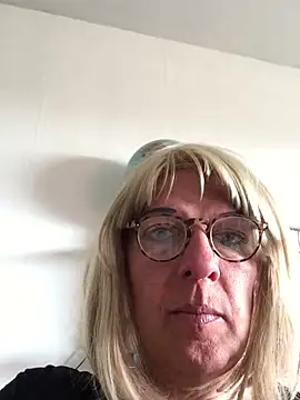 simone xdressing online show from April 2026 02:14:01 PM