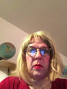 Snapshot of simone_xdressing chatting on November 2025 01:32:02 AM simone xdressing online show from November 2025 01:32:02 AM