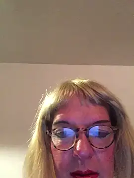 Snapshot of simone_xdressing chatting on June 2026 11:38:01 PM simone xdressing online show from June 2026 11:38:01 PM