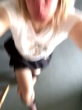 Snapshot of simone_xdressing chatting on September 2025 09:05:02 AM simone xdressing online show from September 2025 09:05:02 AM