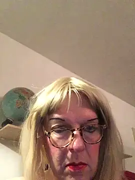 Snapshot of simone_xdressing chatting on November 2025 01:10:02 AM simone xdressing online show from November 2025 01:10:02 AM