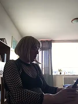 Snapshot of simone_xdressing chatting on January 2025 02:30:02 PM simone xdressing online show from January 2025 02:30:02 PM