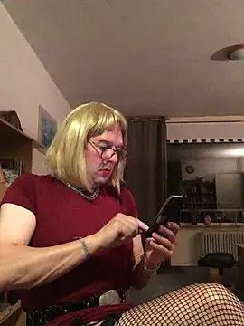 Snapshot of simone_xdressing chatting on October 2025 11:41:01 PM simone xdressing online show from October 2025 11:41:01 PM