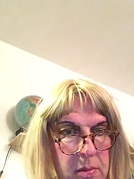 Snapshot of simone_xdressing chatting on October 2025 07:57:02 PM simone xdressing online show from October 2025 07:57:02 PM