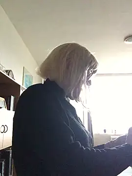 simone xdressing online show from February 2026 08:28:01 AM