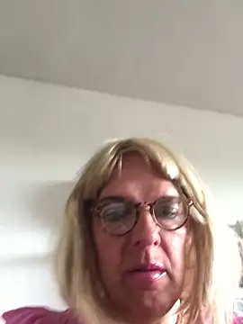 Snapshot of simone_xdressing chatting on June 2026 02:44:02 PM simone xdressing online show from June 2026 02:44:02 PM