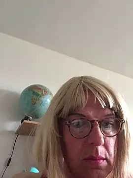 Snapshot of simone_xdressing chatting on May 2026 03:59:02 PM simone xdressing online show from May 2026 03:59:02 PM