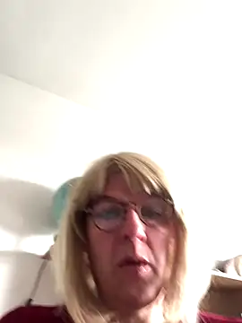 Snapshot of simone_xdressing chatting on October 2025 01:03:02 PM simone xdressing online show from October 2025 01:03:02 PM