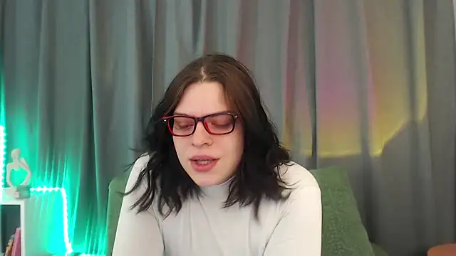 Dona Mafia online show from November 2025 12:32:02 AM