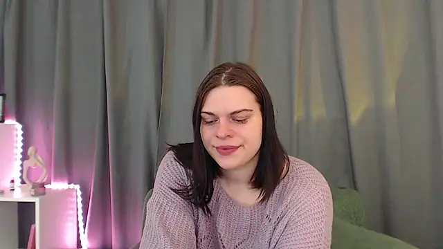 Dona Mafia online show from November 2025 01:06:01 AM