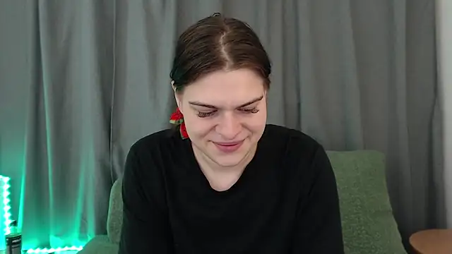 Dona Mafia online show from November 2025 11:41:01 PM