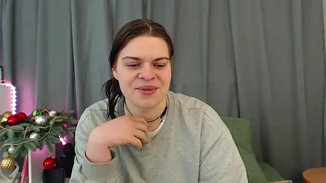 Dona Mafia online show from December 2025 09:41:01 PM