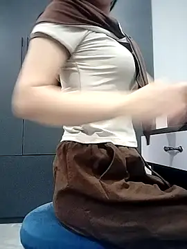   Anna    online show from December 2025 12:37:02 AM