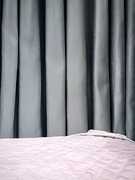   Anna    online show from November 2025 07:58:01 PM