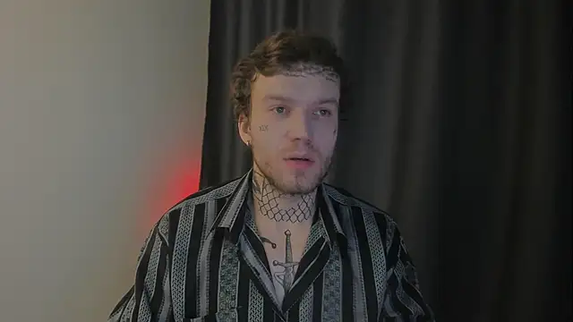 Huntall77 online show from December 2025 04:50:01 PM