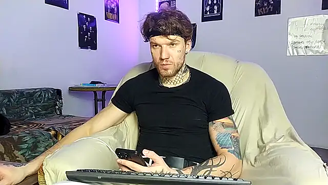 Huntall77 online show from February 2026 05:35:02 PM